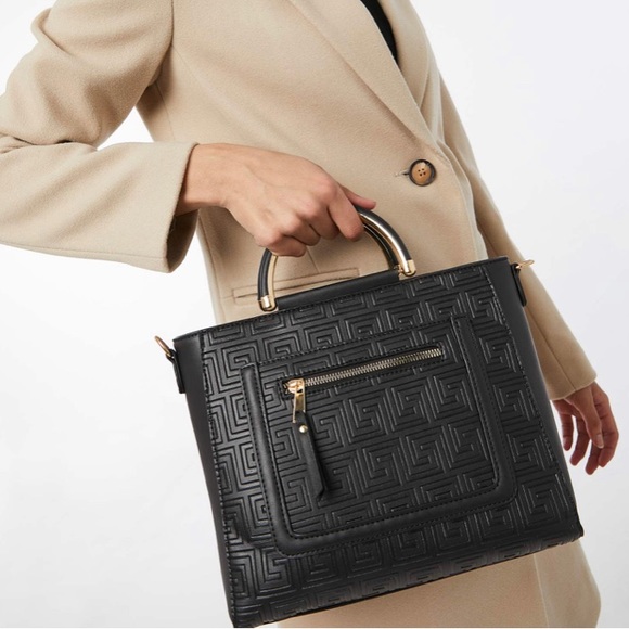 Handbags - 💼Host Pick💼Accent handles vegan leather tote bag. NWT.